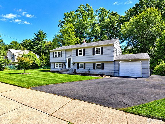 2nd image of 190 Baxter Lane