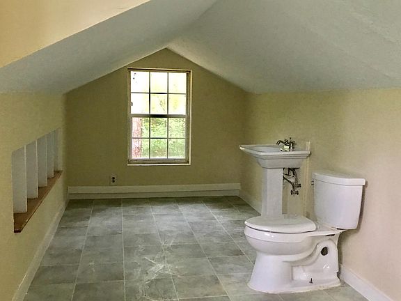Upstairs half-bath