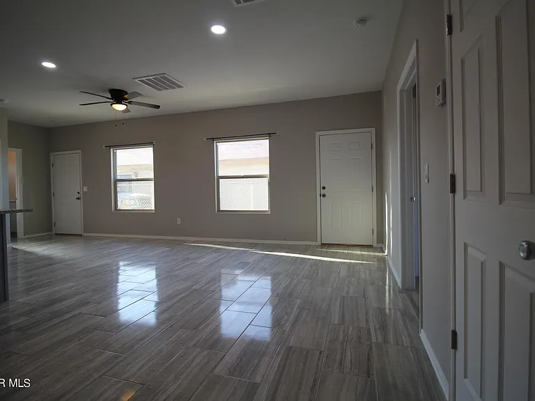 517 Val Verde St #B — Photo 10