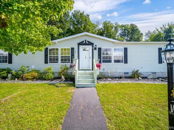 106 Winding Wood, Hopewell Junction, NY 12533