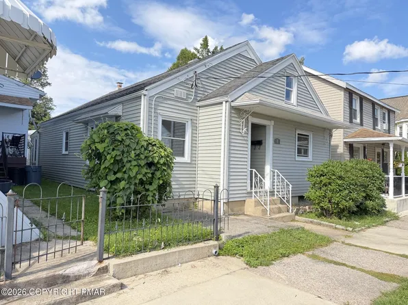 8 E Holland St, Summit Hill, PA 18250