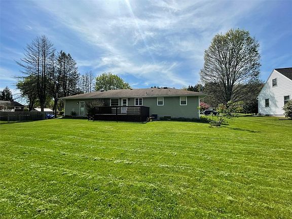 3rd image of 3 Belair Dr