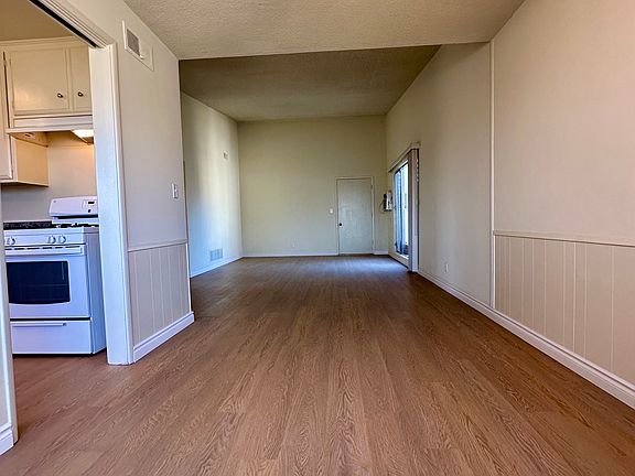5th image of 1600 W Huntington Dr #2H