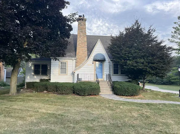 1089 Heavenridge Rd, Essexville, MI 48732