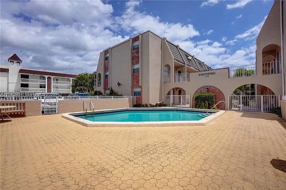 Porto Fino Gardens Condo — Photo 1