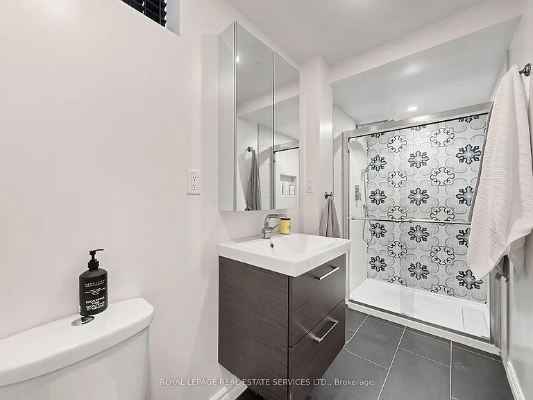 1158 Atkins Dr — Photo 45