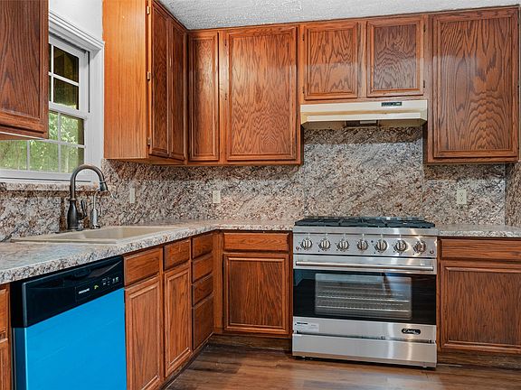 2nd image of 3233 Jane Ln