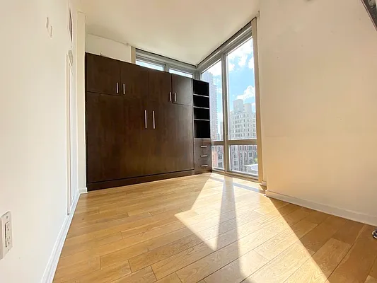 Rented by R New York | media 52