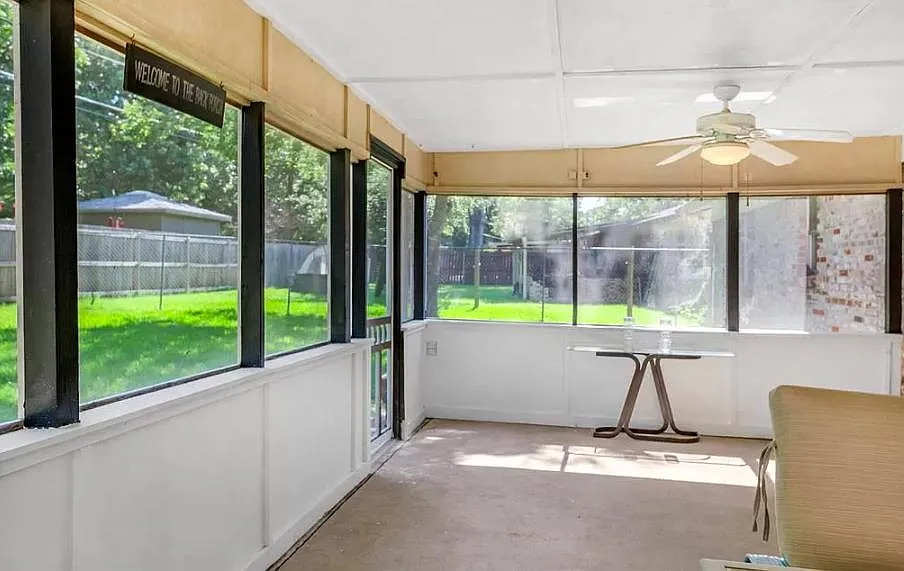 1028 Barber St — Photo 3