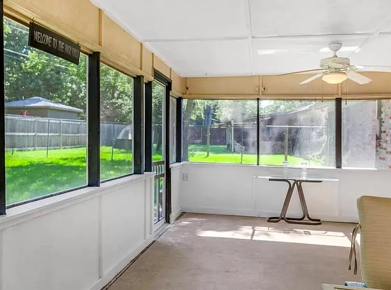 1028 Barber St — Photo 3