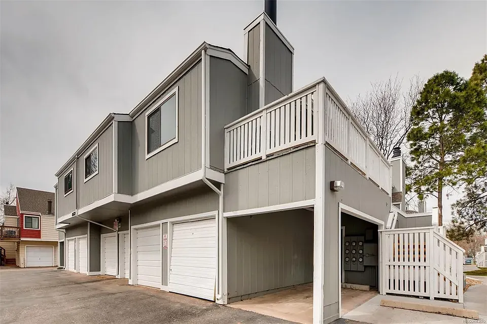2 bed, 1.5 bath, 1045 sqft, $2,100 — Photo 1