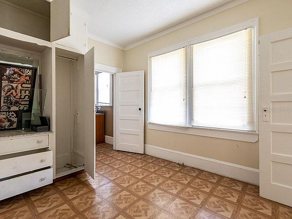 4th image of 130 N Helme Pl