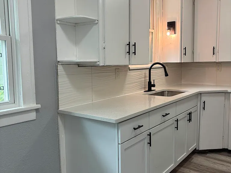 5825 Euclid Ave — Photo 3