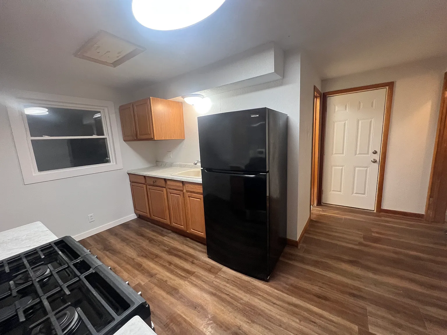 2 bed, 800 sqft, $1,300 — Photo 3