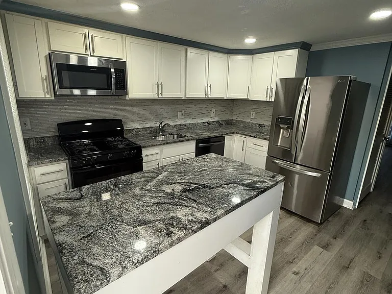 1919 Village Green Dr #V-197 — Photo 2