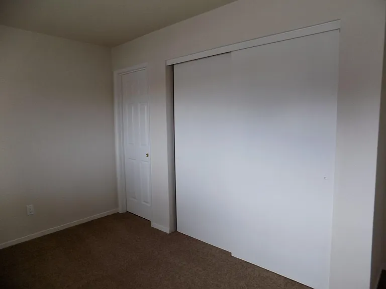 498 Hintz Ave — Photo 16