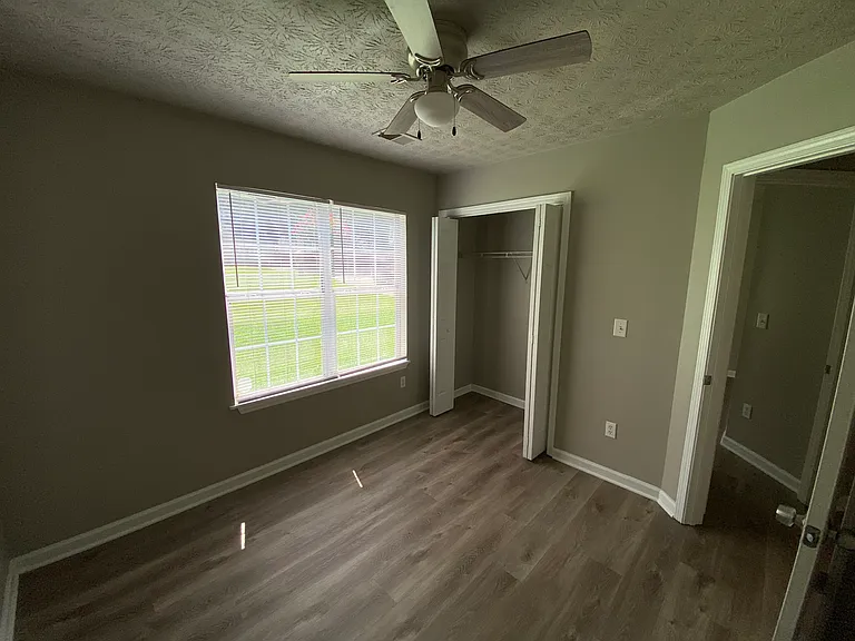 1810 Killarney Dr SW — Photo 18