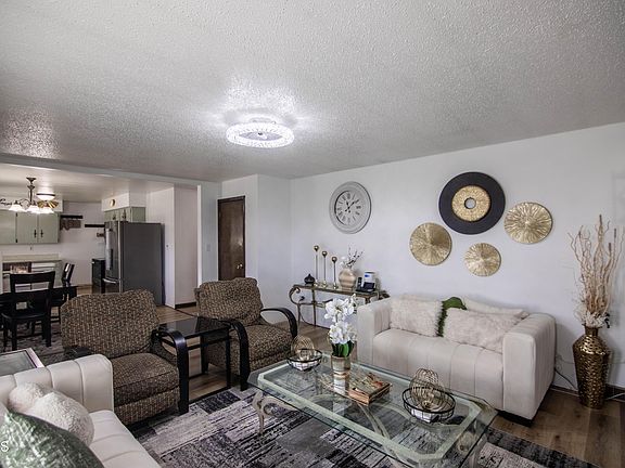 5th image of 209 3rd Ave SW