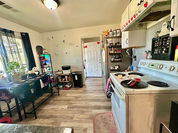 3rd image of 1147 W Lansing Way