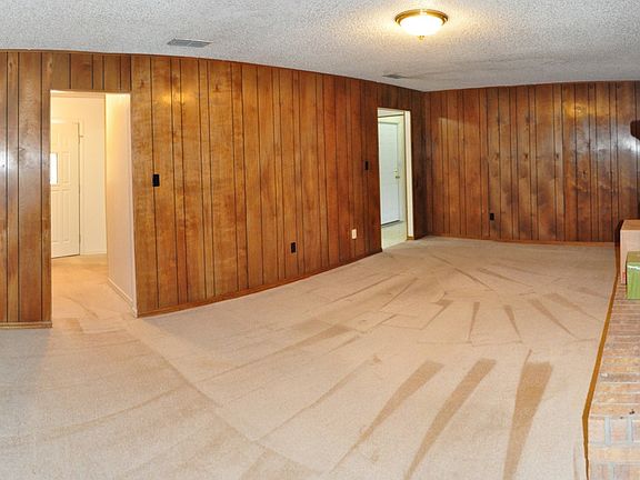 3rd image of 4721 Lois Ln