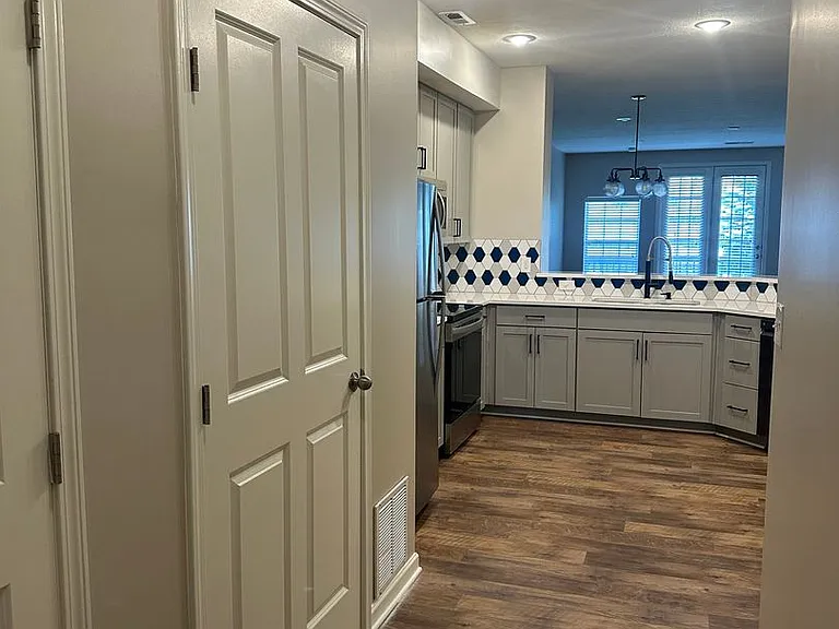 5353 Nottinghamshire Ln — Photo 10