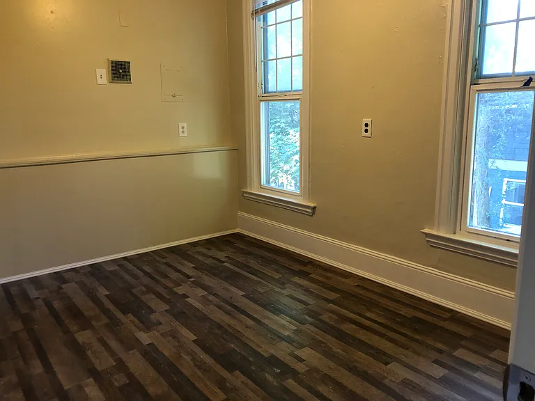 420 NE Campus St — Photo 8