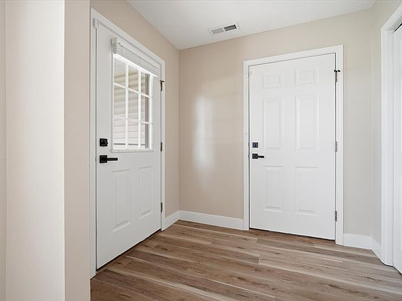 3rd image of 1419 Inglewood Cir