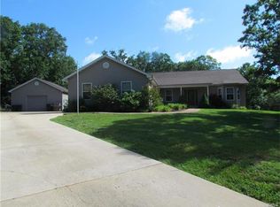 1825 Peacock Rd, Saint Clair, MO 63077