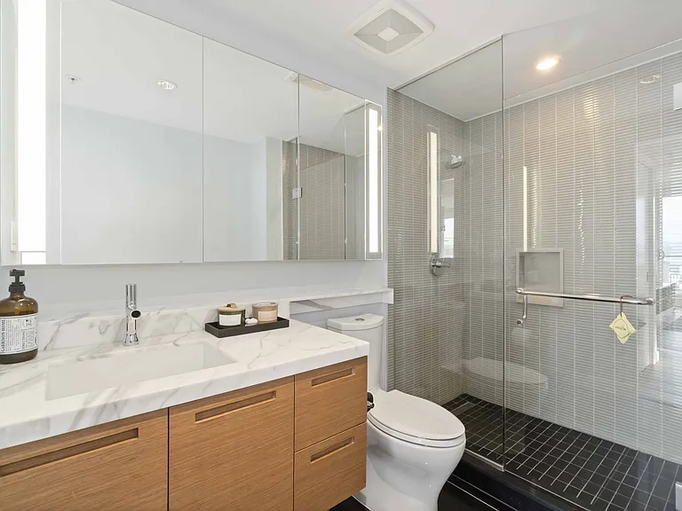 777 Richards St #D42 — Photo 10
