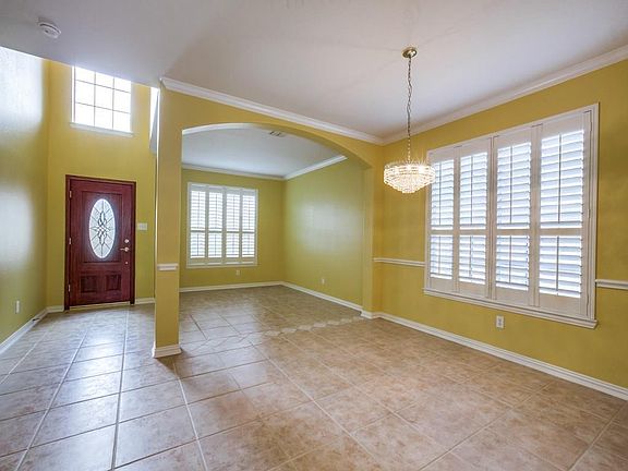 4th image of 828 Fair Oaks Dr