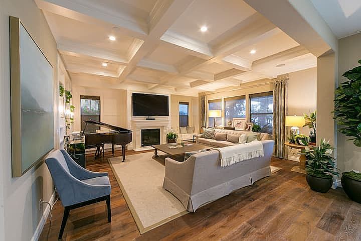 1st image of 7 Country Club Dr