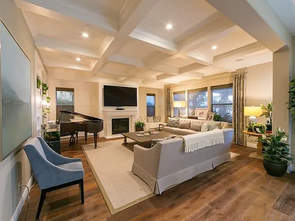 7 Country Club Dr, Hayward, CA 94542