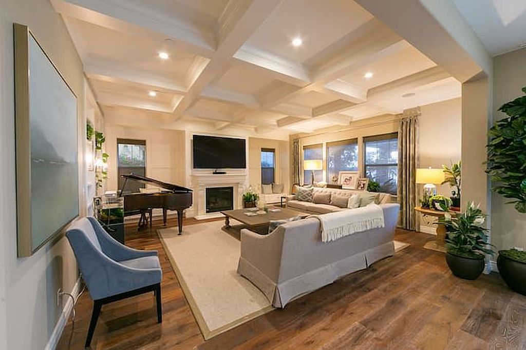 7 Country Club Dr - Property Image