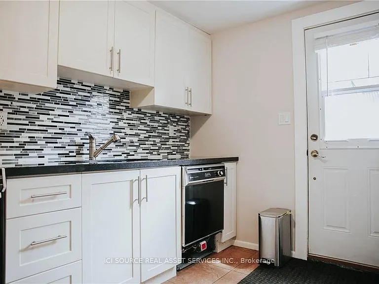 1 Vera Ct #BASEMENT — Photo 3