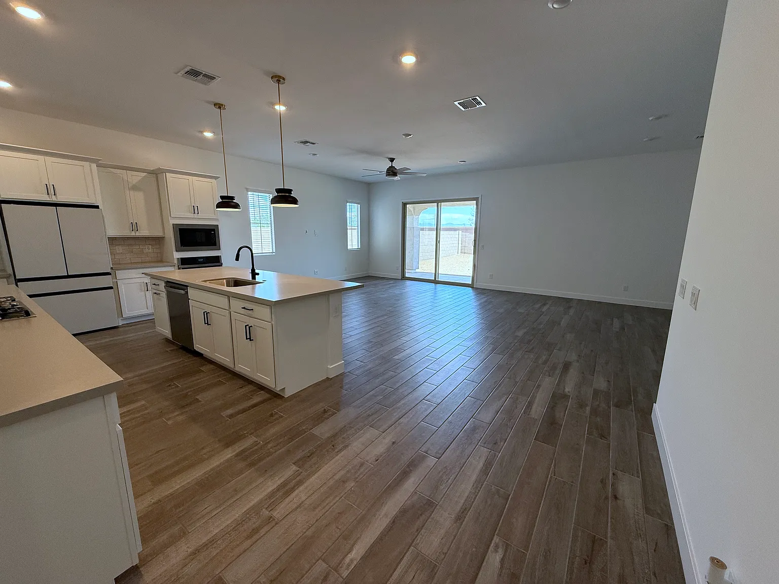 4 bed, 3.5 bath, 2758 sqft, $3,100 — Photo 3