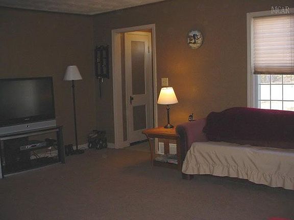 3rd image of 1033 S Park Dr