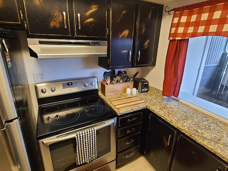 335 Peach Ln — Photo 11