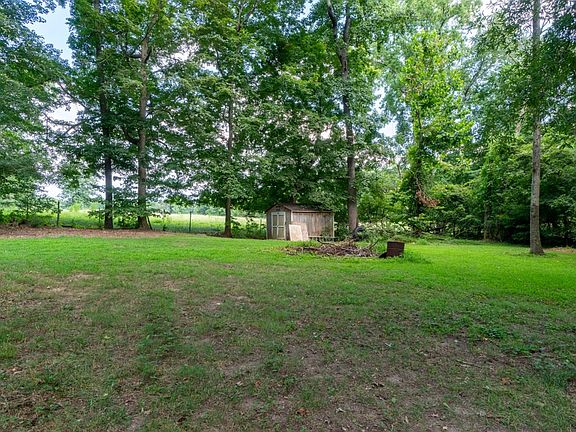 4th image of 2204 Fox Glen Dr