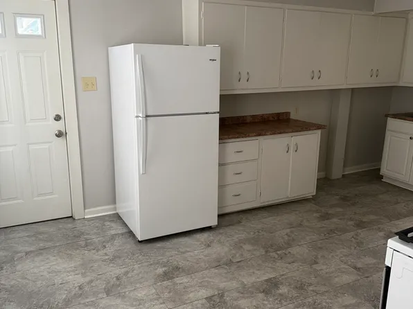 34 Pierce St APT 1, Westerly, RI 02891