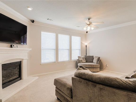 4th image of 5905 Ozark Dr