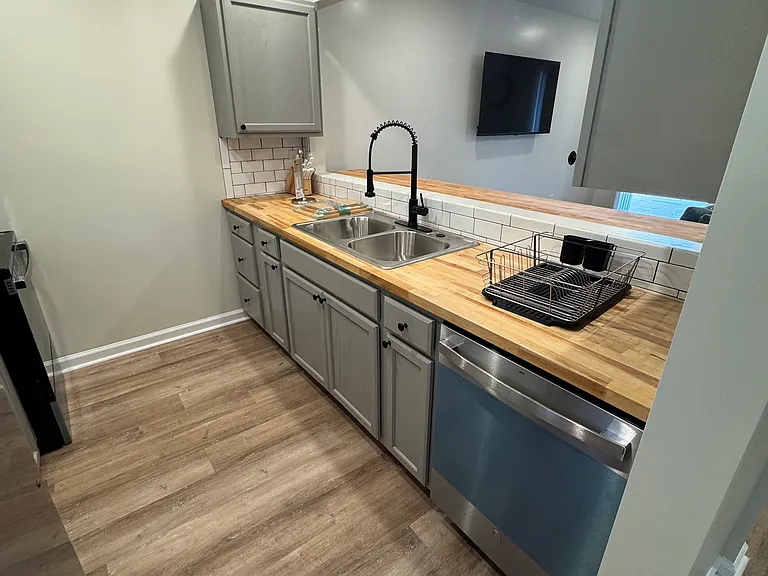 1107 N Oak St #1107 — Photo 9