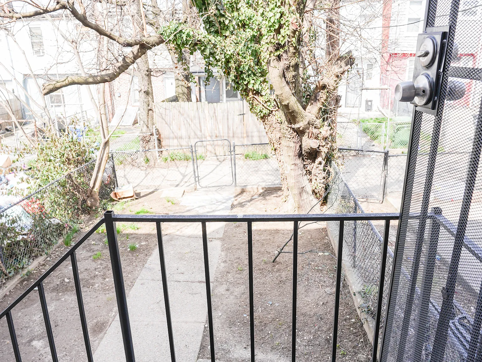 3 bed, 1.0 bath, $1,800 — Photo 2