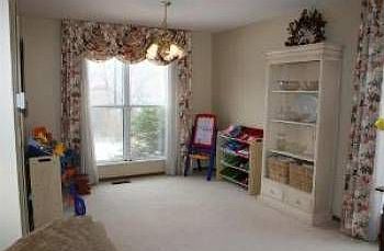 3rd image of 345 Meadowlark Dr