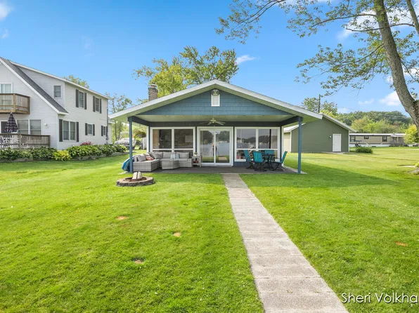 22380 Lake Dr, Pierson, MI 49339