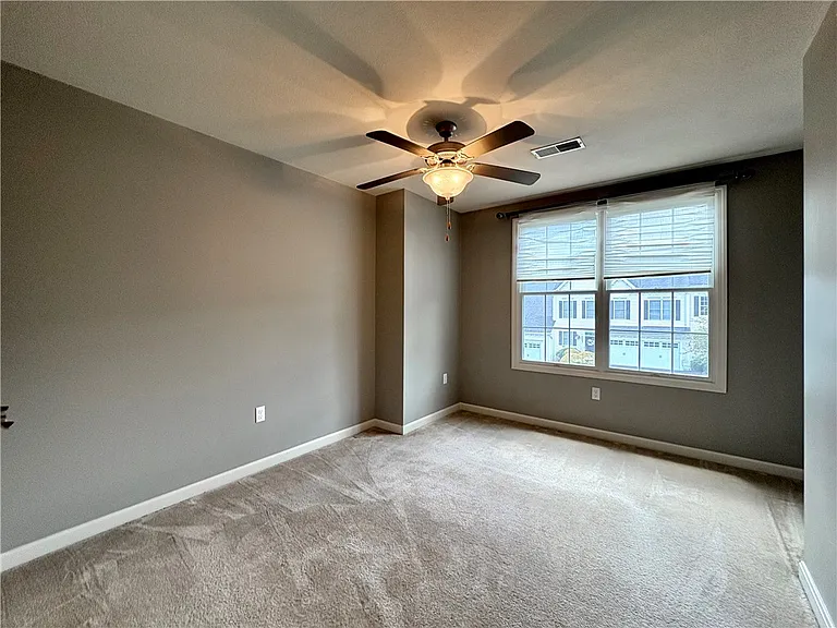2046 Croghan Dr — Photo 16