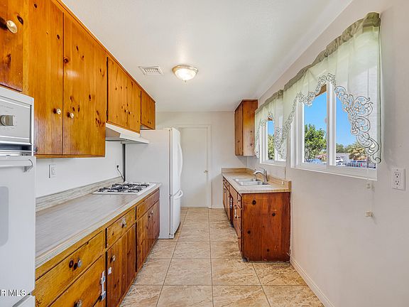 2nd image of 912 Calle Tulipan