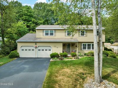 16 Huntwood Drive, Clifton Park, NY, 12065