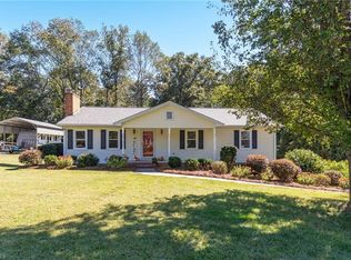 8003 Oakridge Dr, Lexington, NC 27295