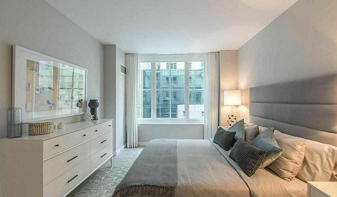 1st image of 320 W 39th St #923