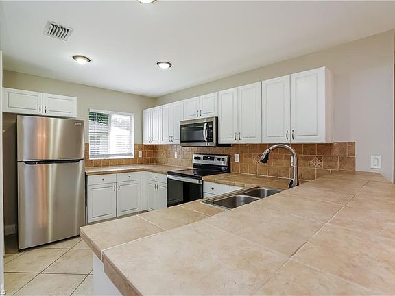 2nd image of 916 SW 30th Ter